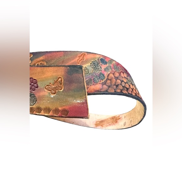 Dream Scenes by Rosanne leather tooled belt with Susan B Anthony coin buckle - Picture 4 of 12